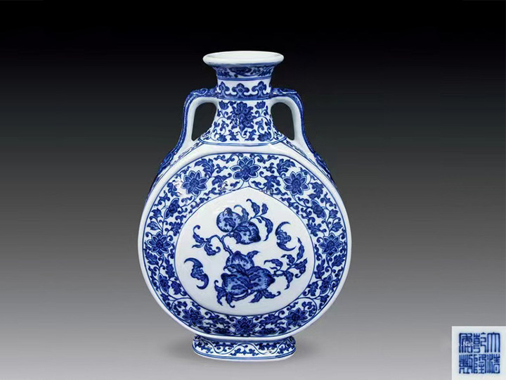Blue and White Blessing and Longevity Double Ruyi Ears Moon Embracing Bottle