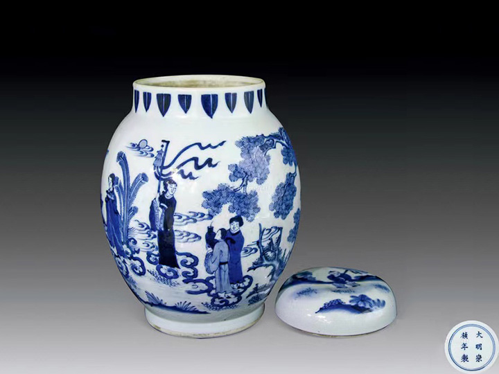 Ming Dynasty Chongzhen Blue and White Figure Lotus Seed Jar
