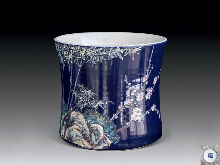 The artistic characteristics of blue and white underglaze red porcelain